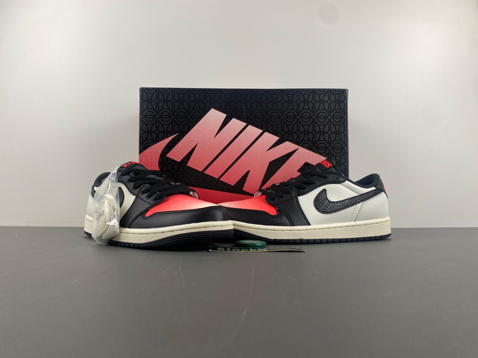 Air Jordan 1 Low HF8828-100.