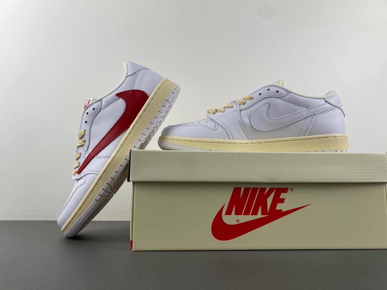 Travis Scott x Air Jordan CQ4277-113