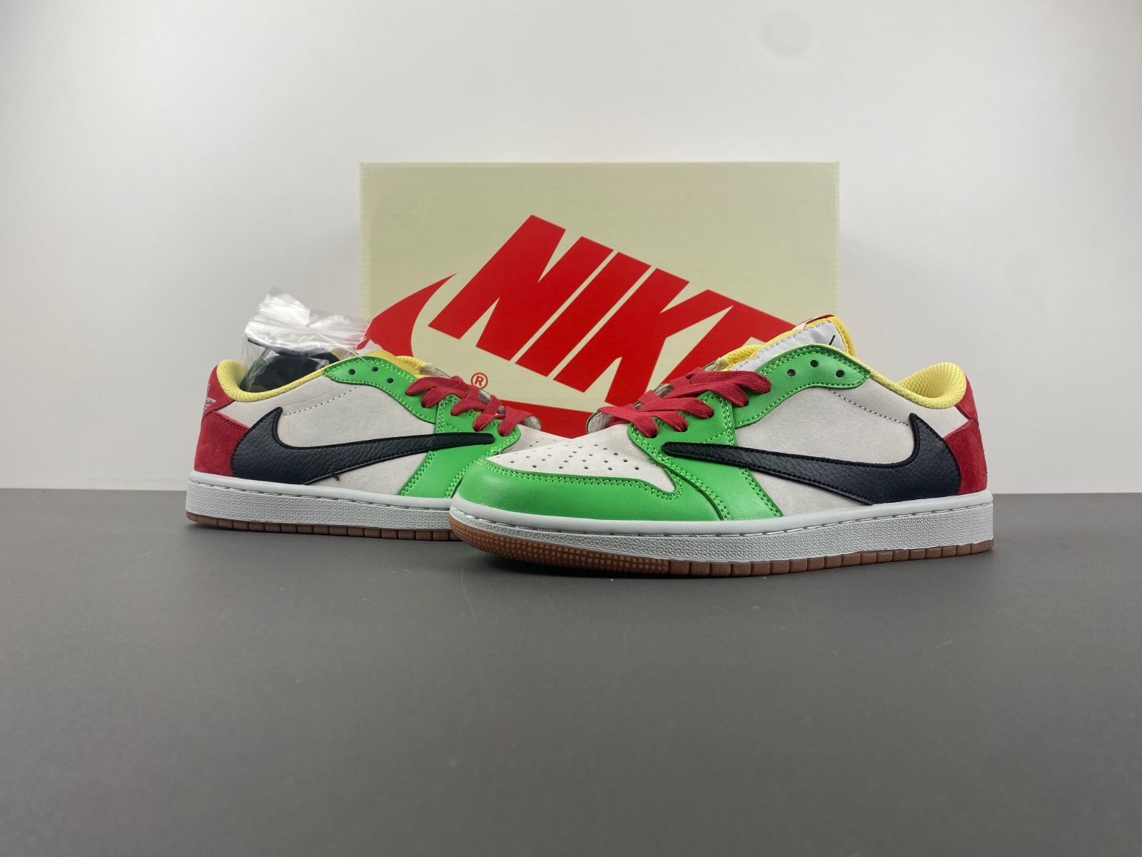 Travis Scott x Air Jordan CQ4277-112