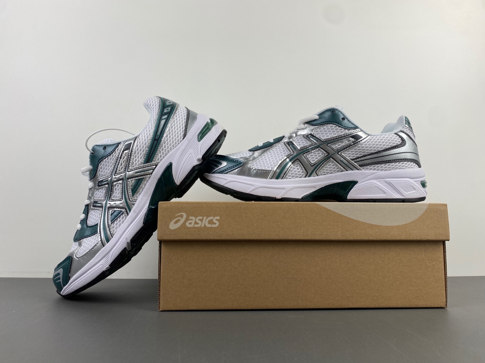 Shop Asics GEL-1130 1201A256-121