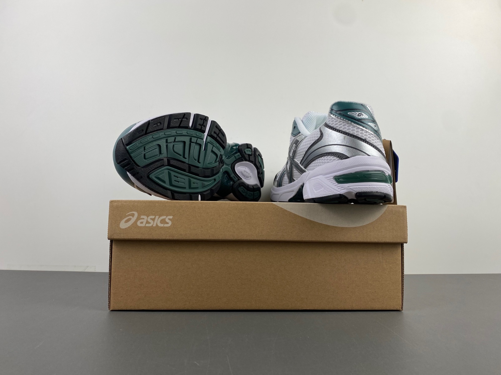 Shop Asics GEL-1130 1201A256-121