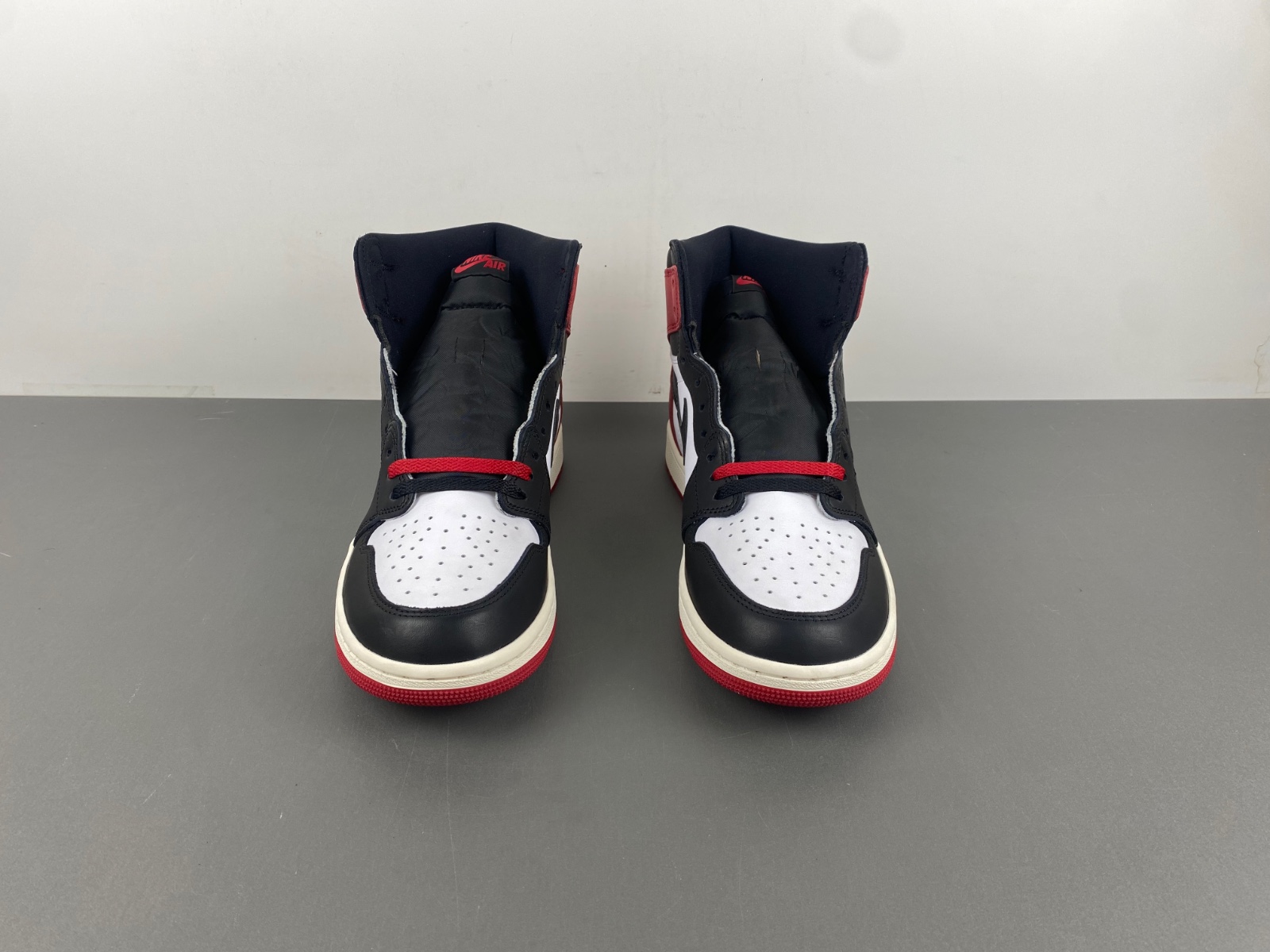 Air Jordan 1 High OG “Black Toe Reimagined”DZ5485-106