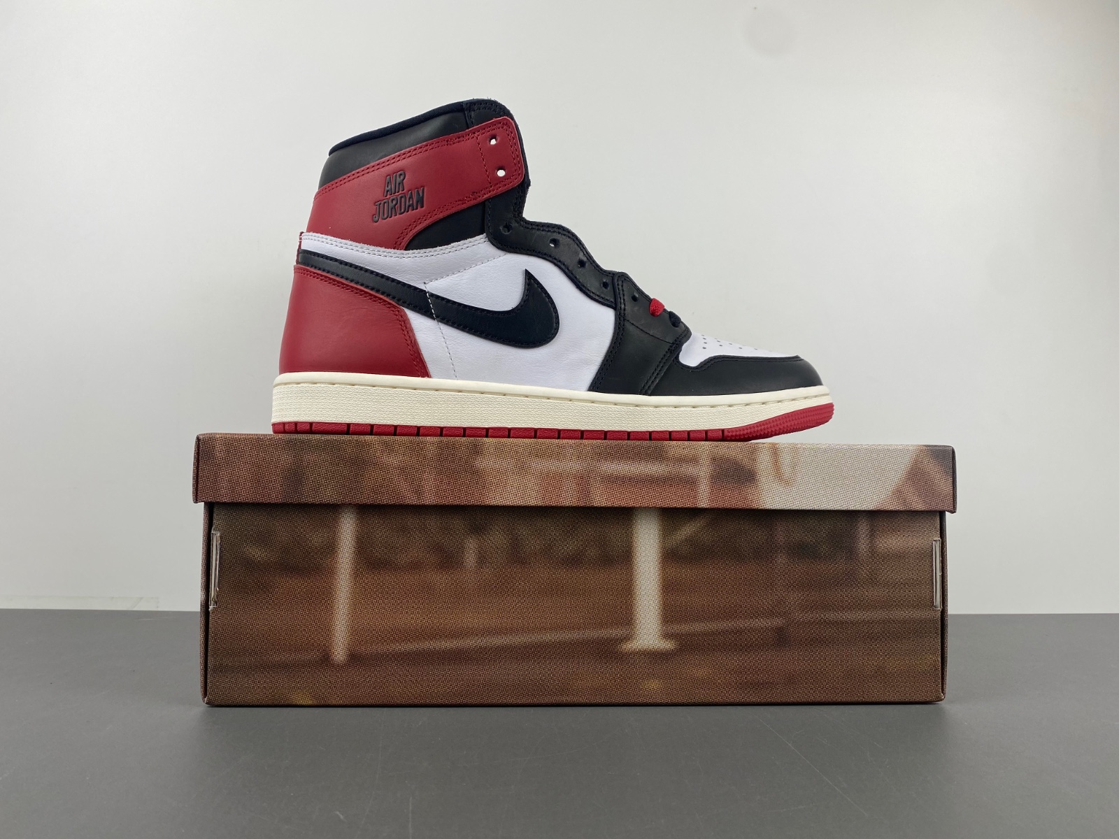 Air Jordan 1 High OG “Black Toe Reimagined”DZ5485-106