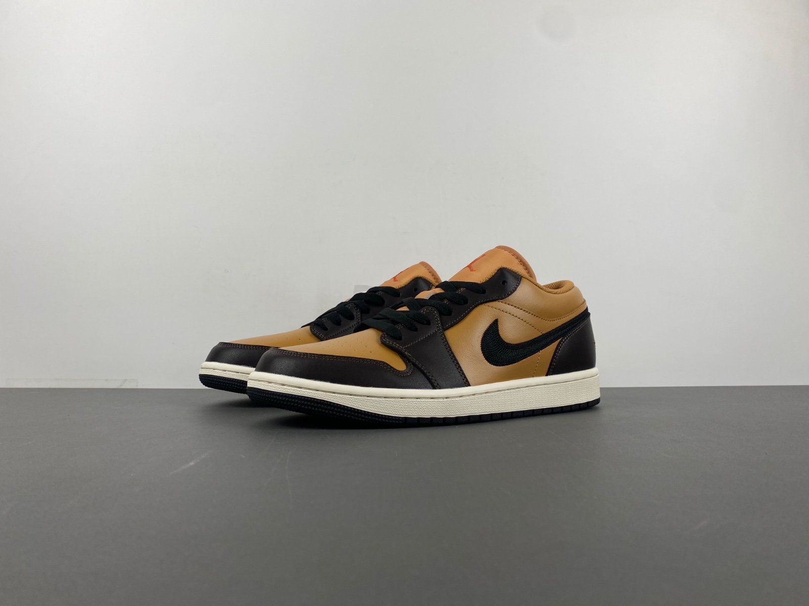 Air Jordan 1 Low Flax Baroque Brown HQ3603-201