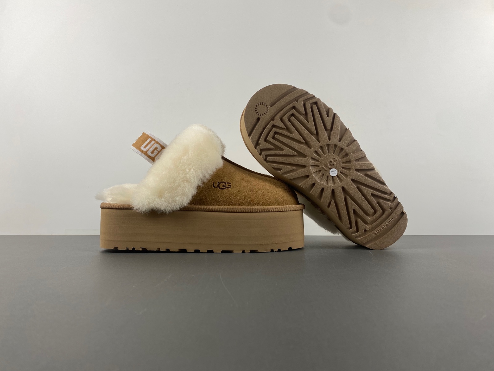 UGG  The head has a thick bottom  W/1113474