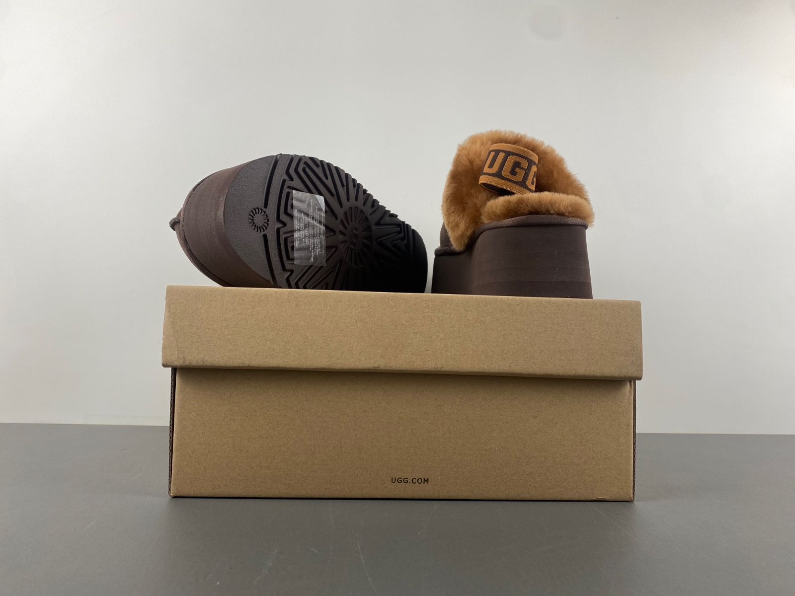 UGG The head has a thick bottom W/1113474