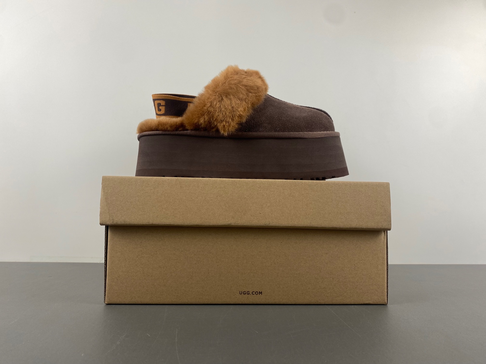 UGG The head has a thick bottom W/1113474
