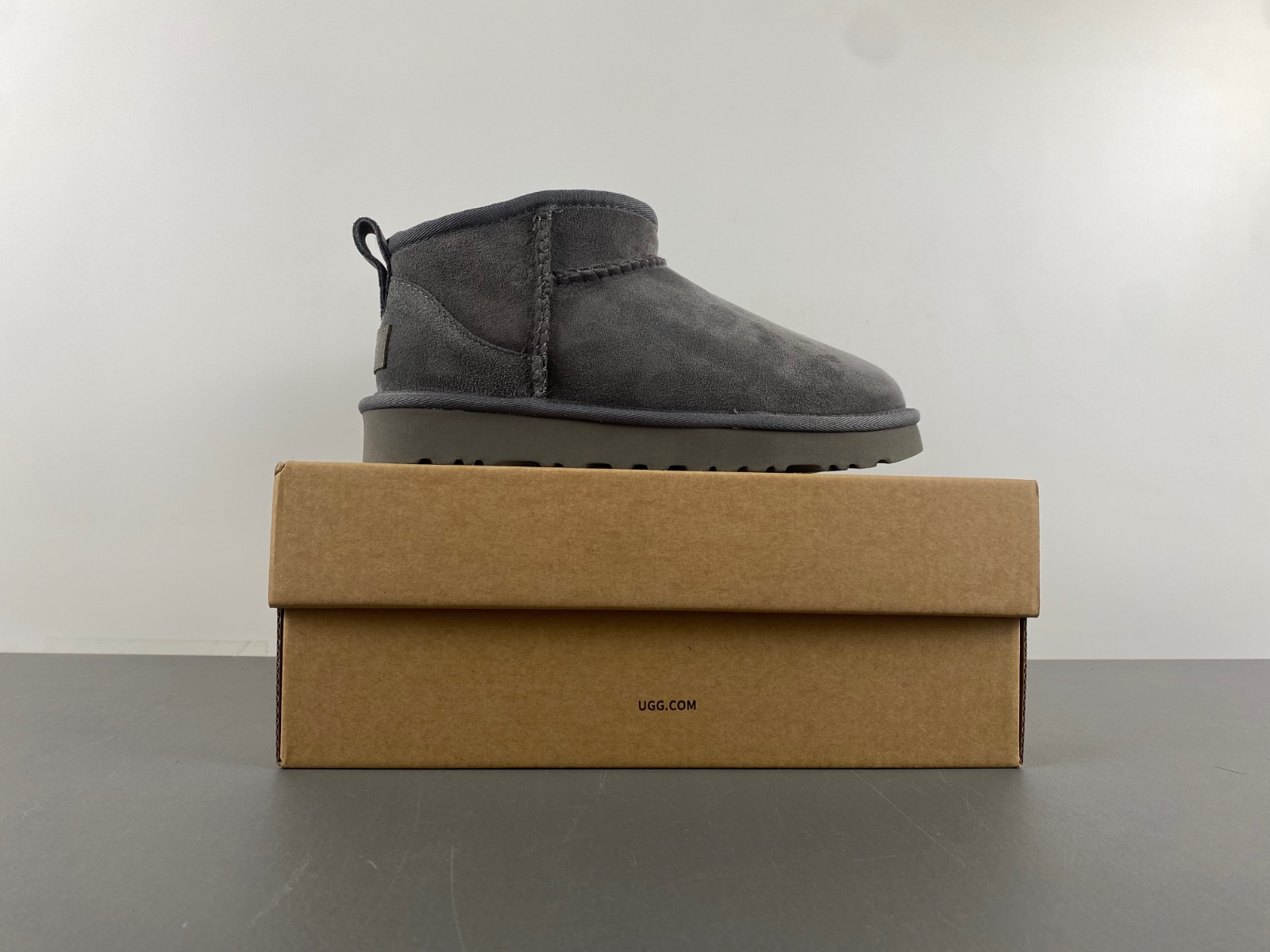 UGG  gray  W/1116109