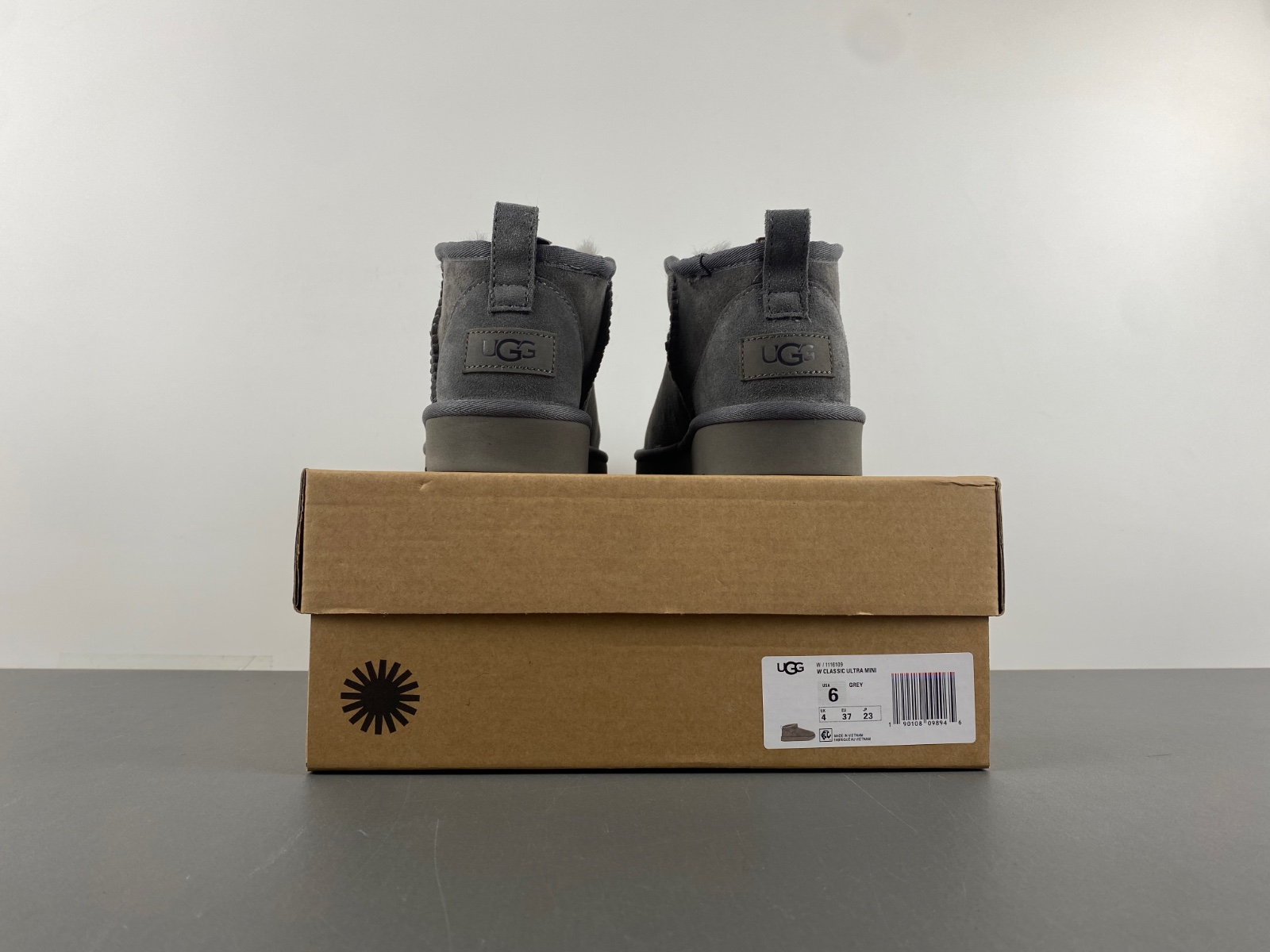 UGG  gray  W/1116109