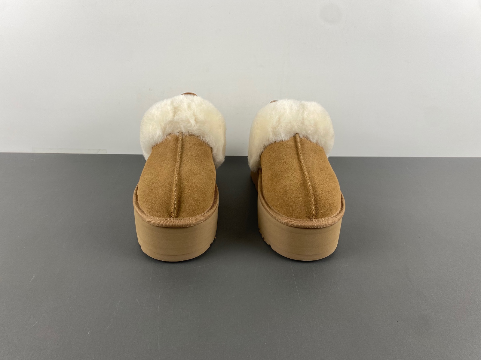 UGG  The head has a thick bottom  W/1113474