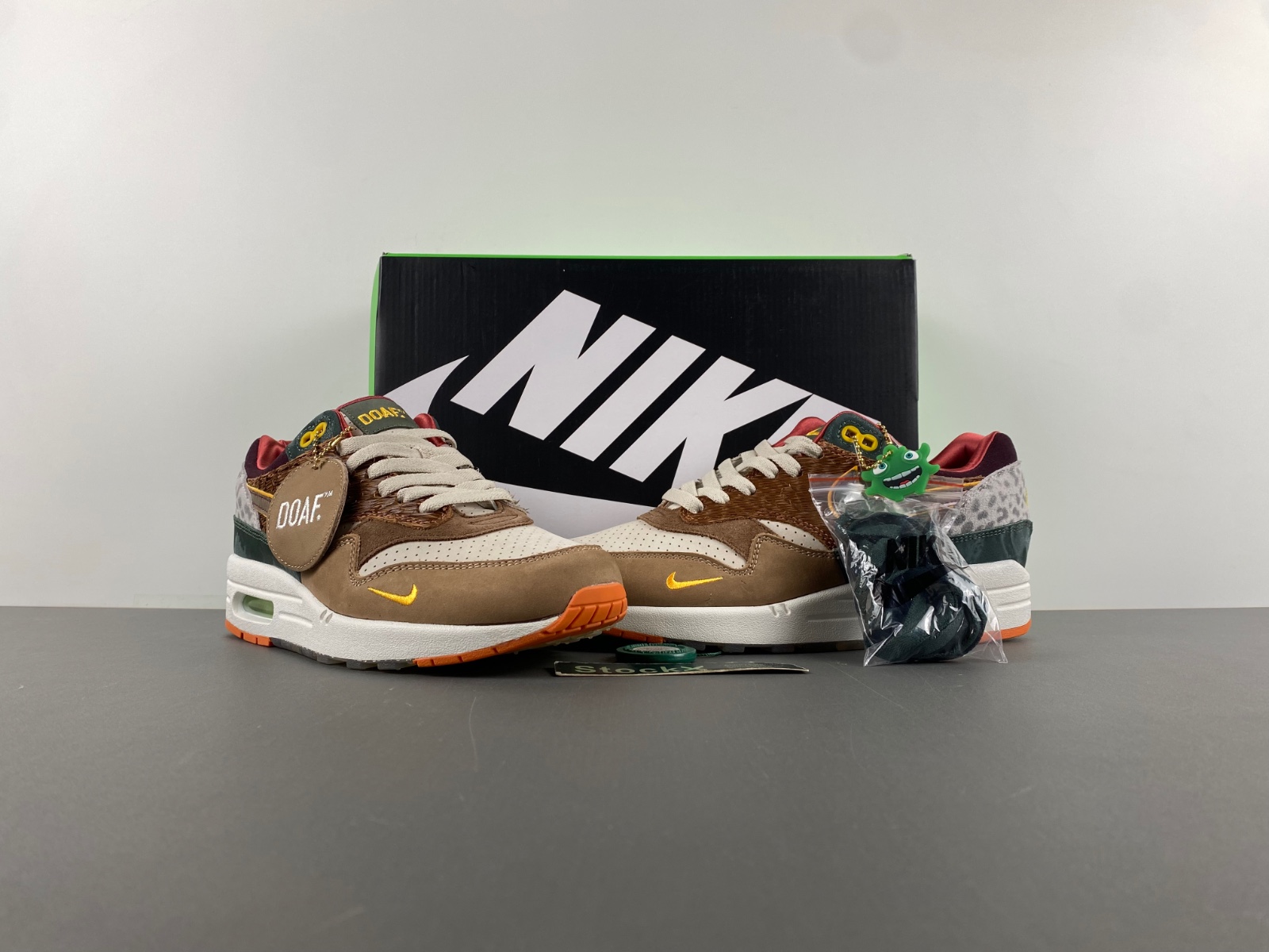 Nike Air Max 1 ''87 Luxe University of Oregon PE 2024  HQ2639-100