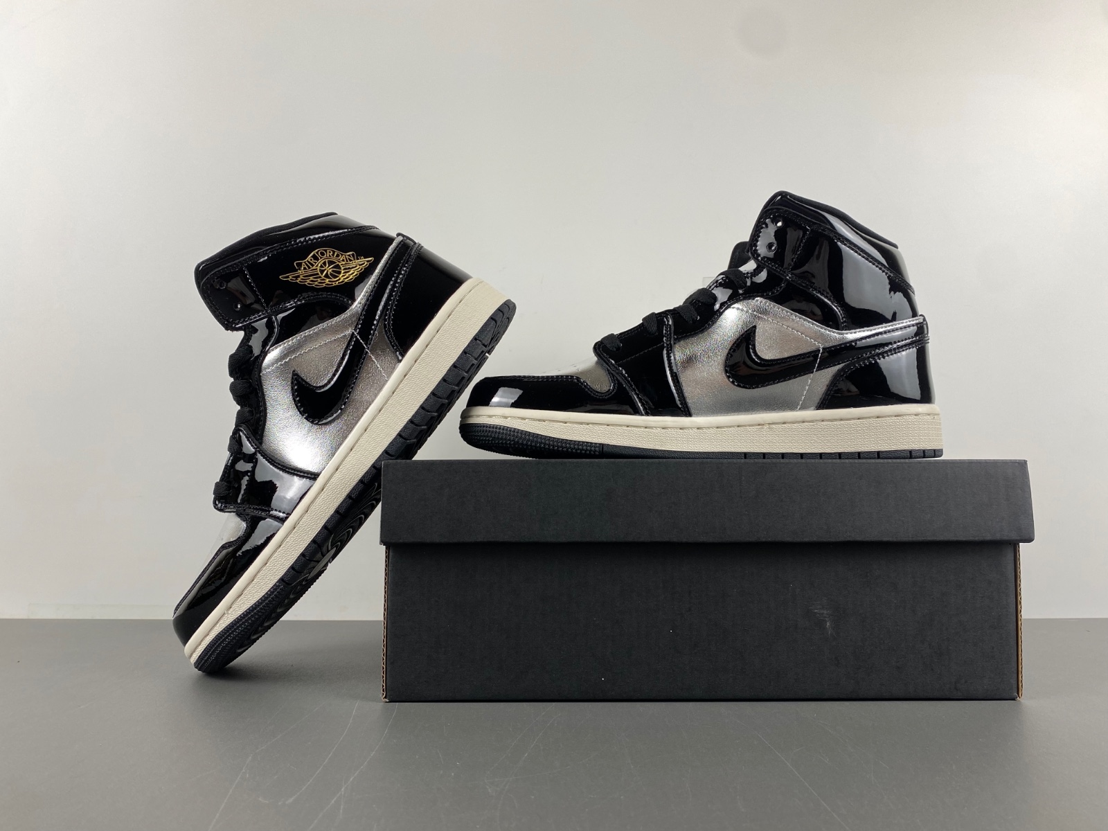 Air Jordan 1 Mid SE  FZ39380-001