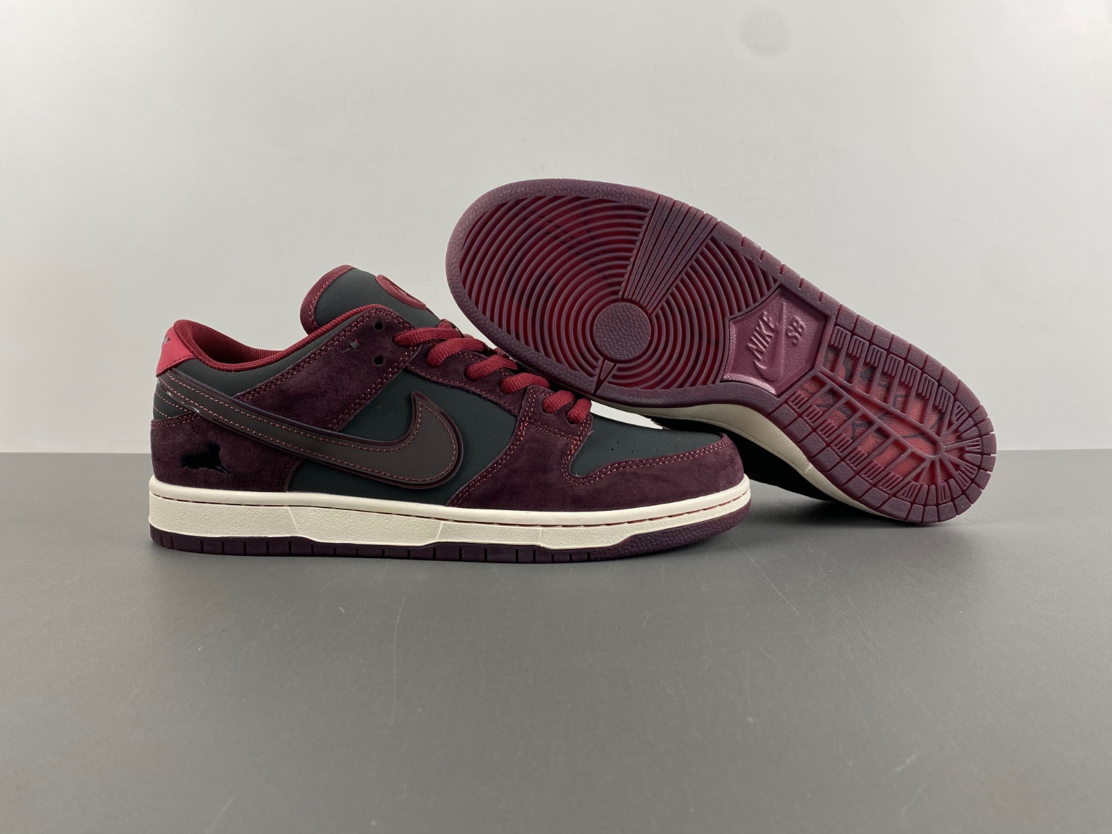 Riot Skateshop x Nike SB Dunk Low 2025  FZ1289-200