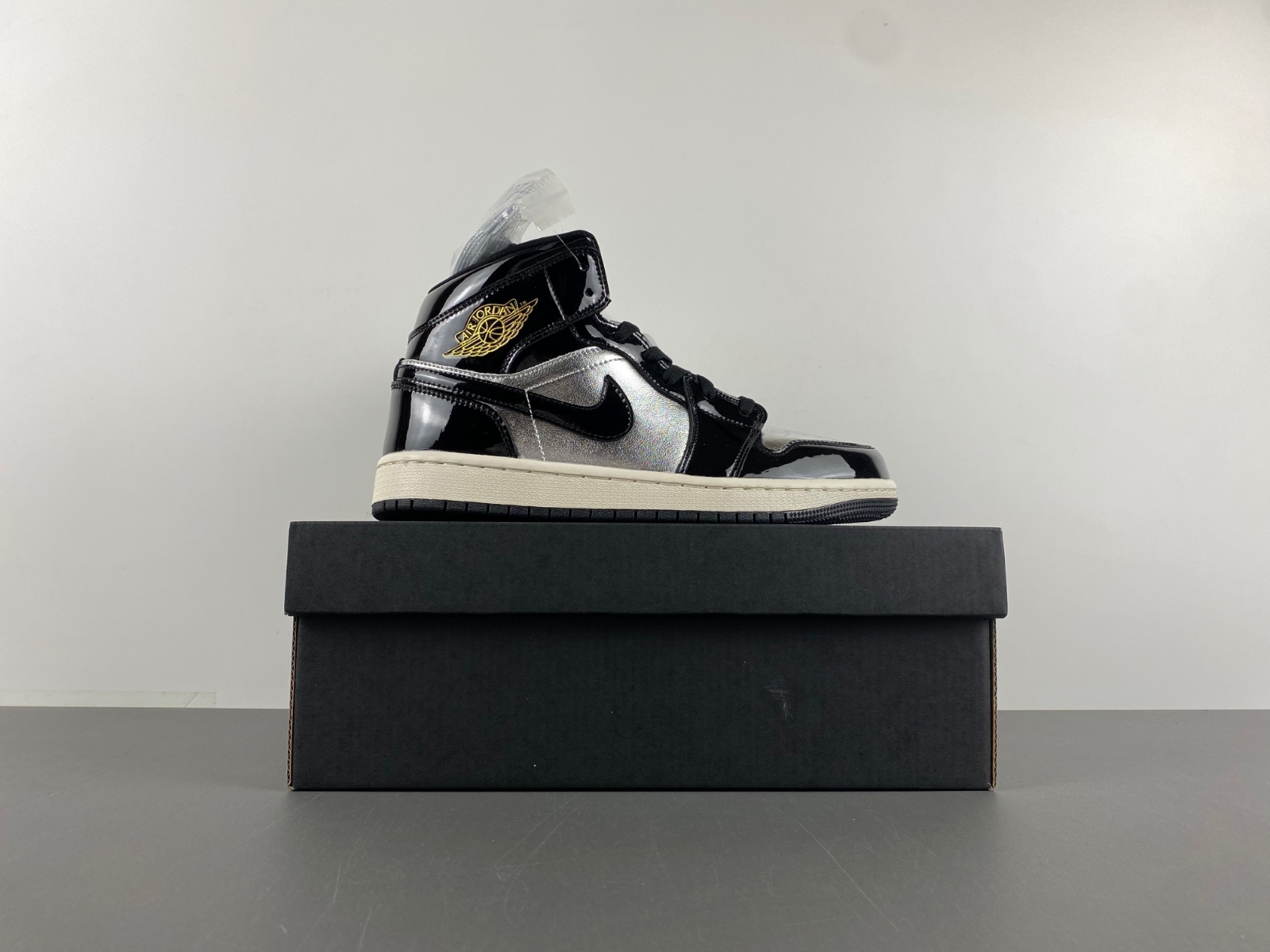 Air Jordan 1 Mid SE  FZ39380-001