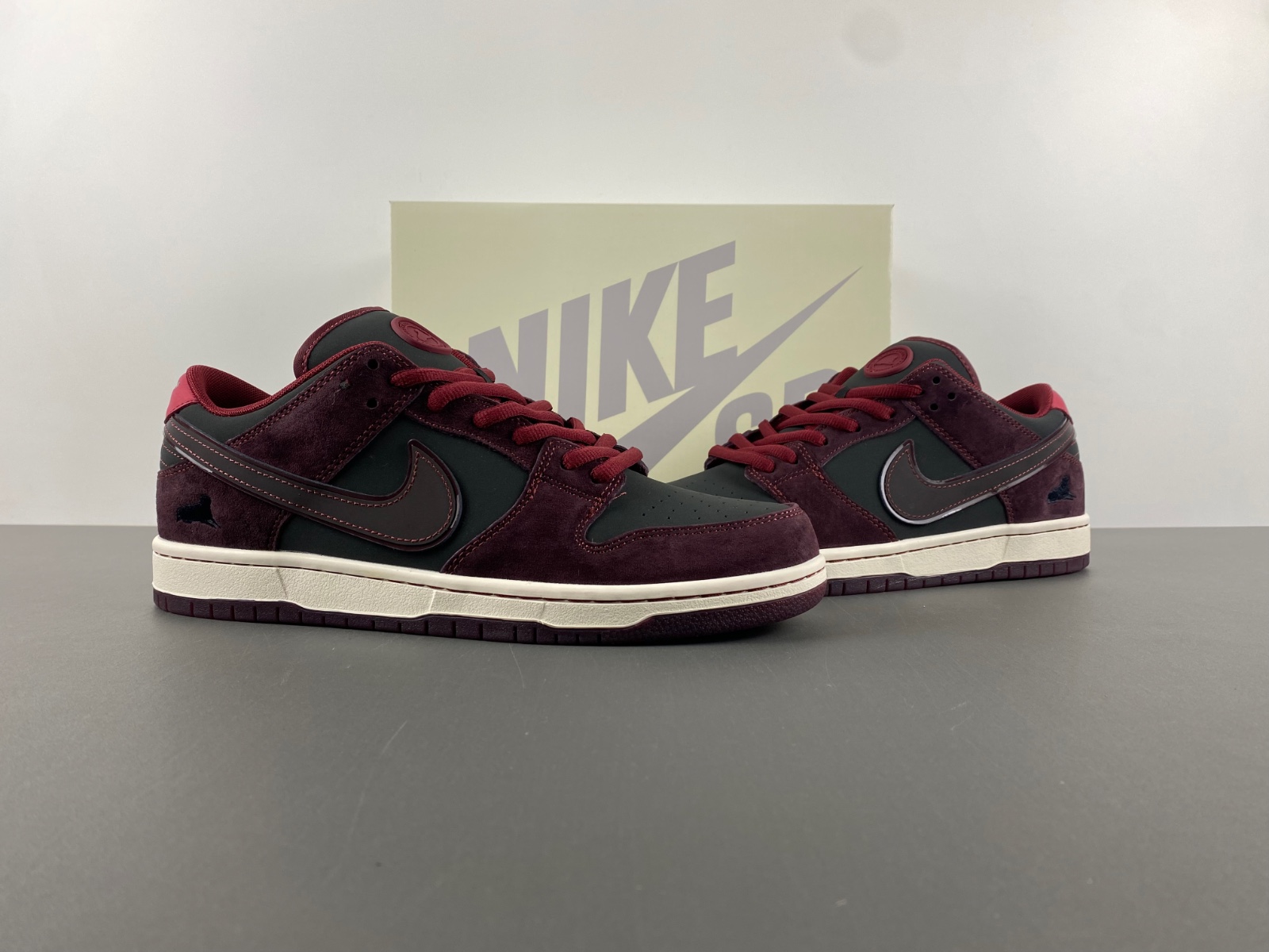 Riot Skateshop x Nike SB Dunk Low 2025  FZ1289-200