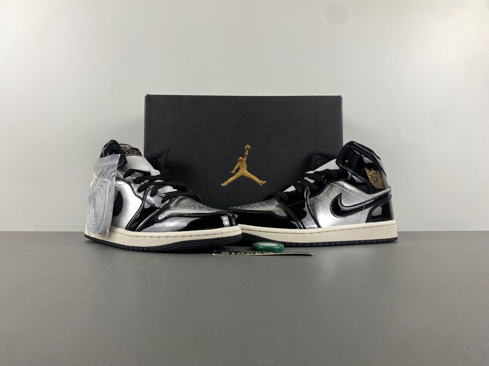 Air Jordan 1 Mid SE  FZ39380-001