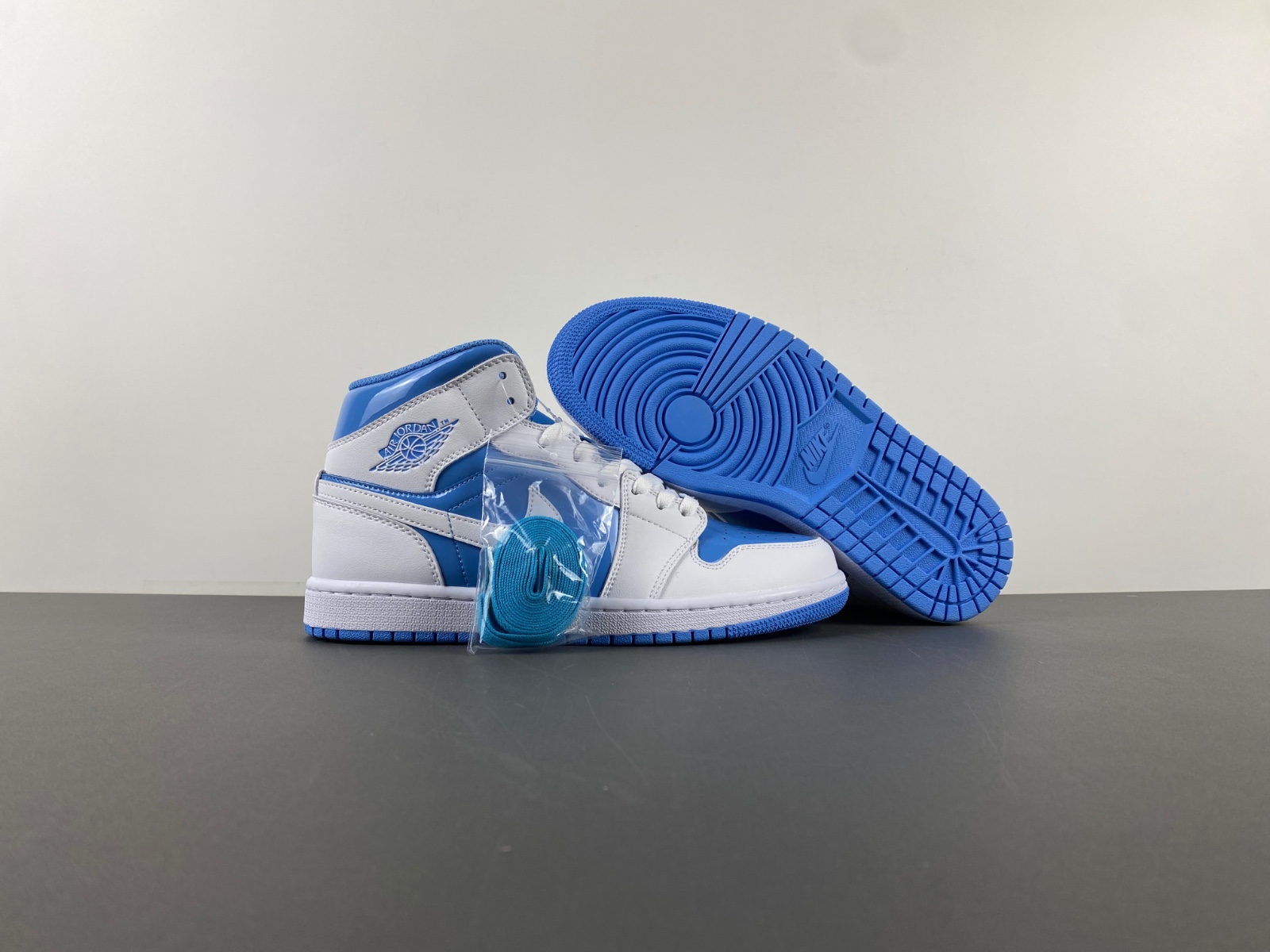 Jordan 1 Mid Legend Blue  FZ2142-114