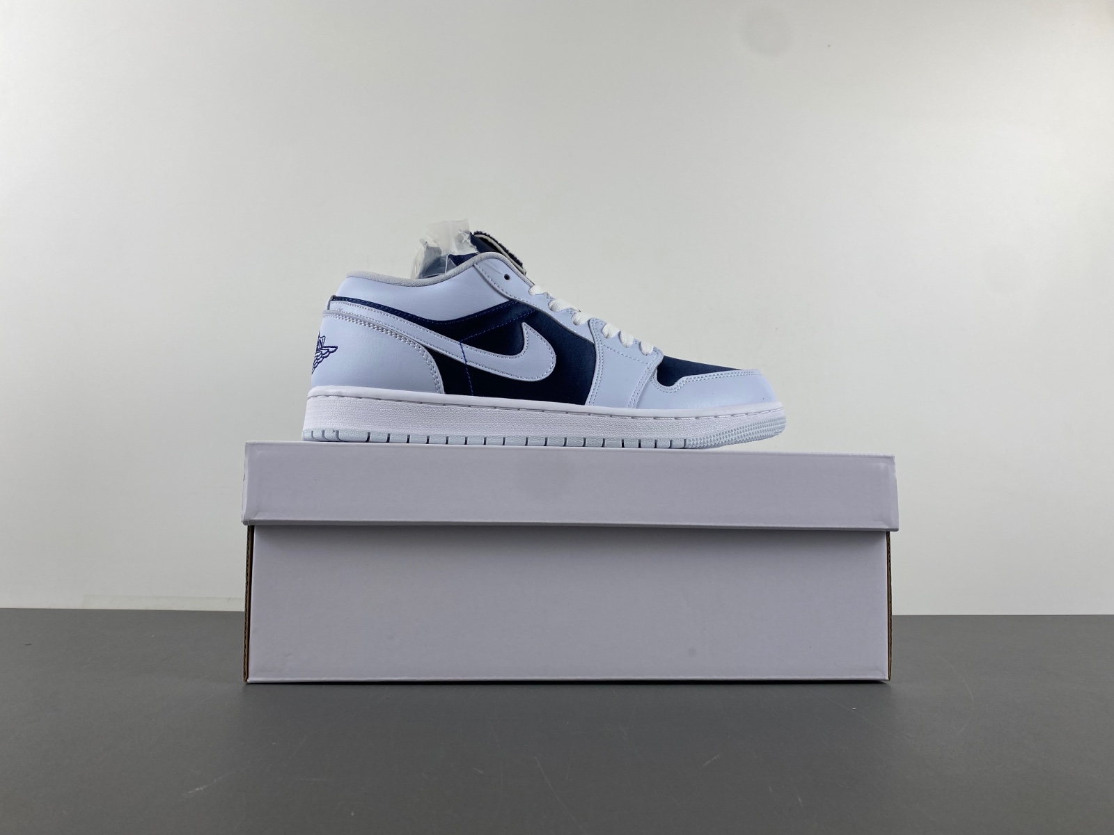 Air Jordan 1 Low SE Football Grey White Gym Red Midnight Navy FZ8778-044