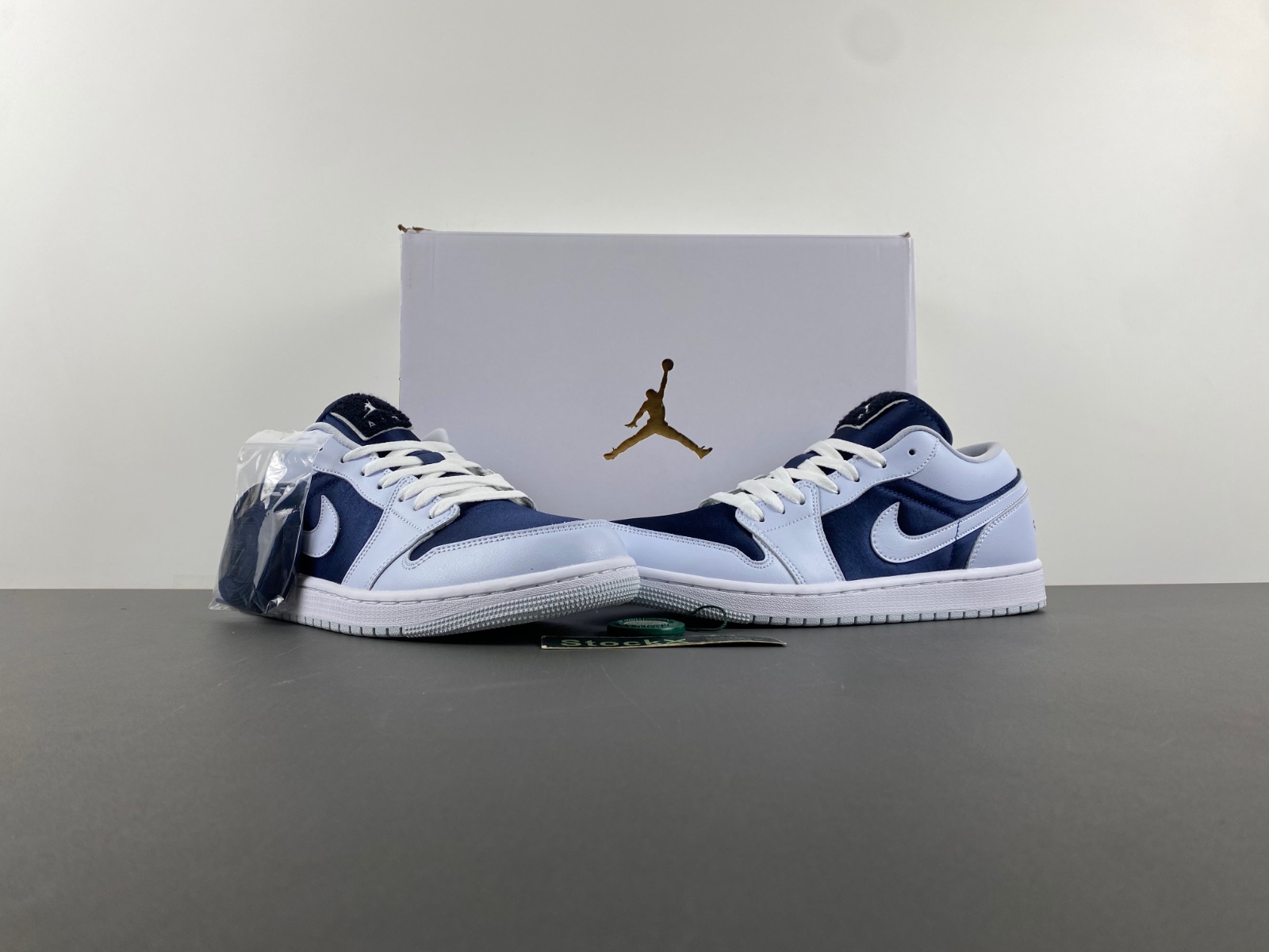 Air Jordan 1 Low SE Football Grey White Gym Red Midnight Navy FZ8778-044