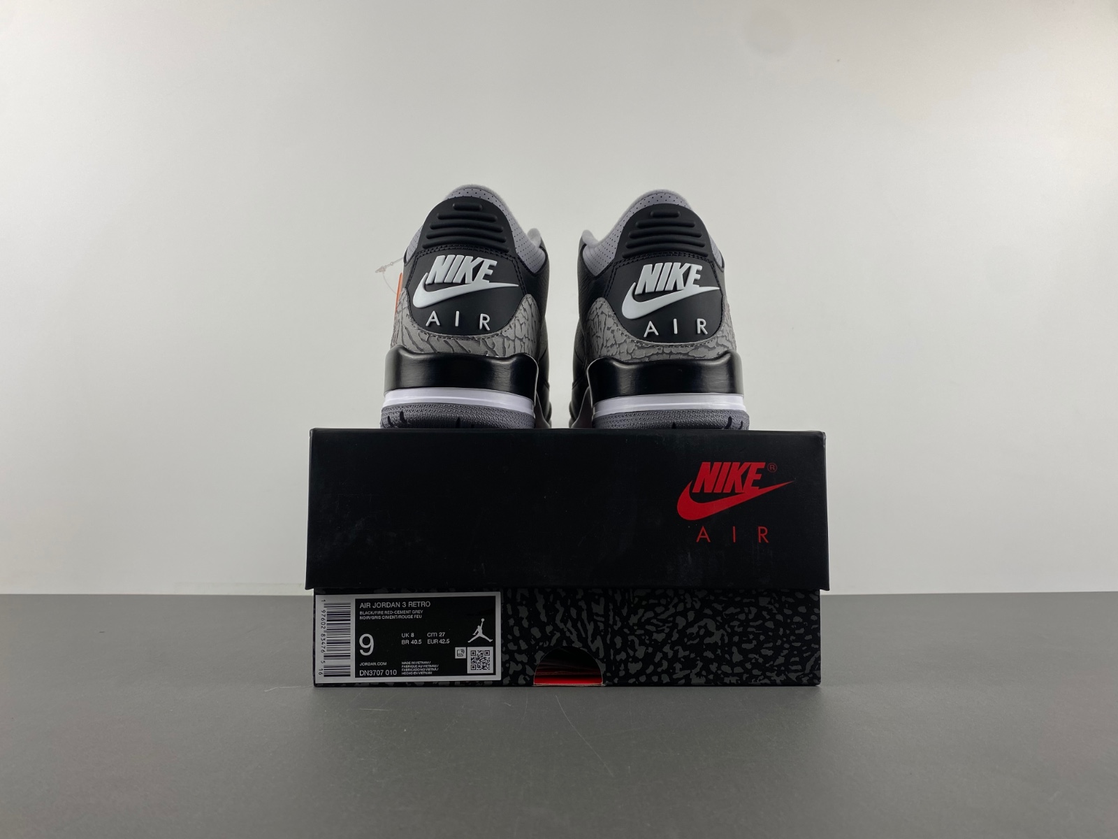 Air Jordan 3 OG “Black Cement” DN3707-010