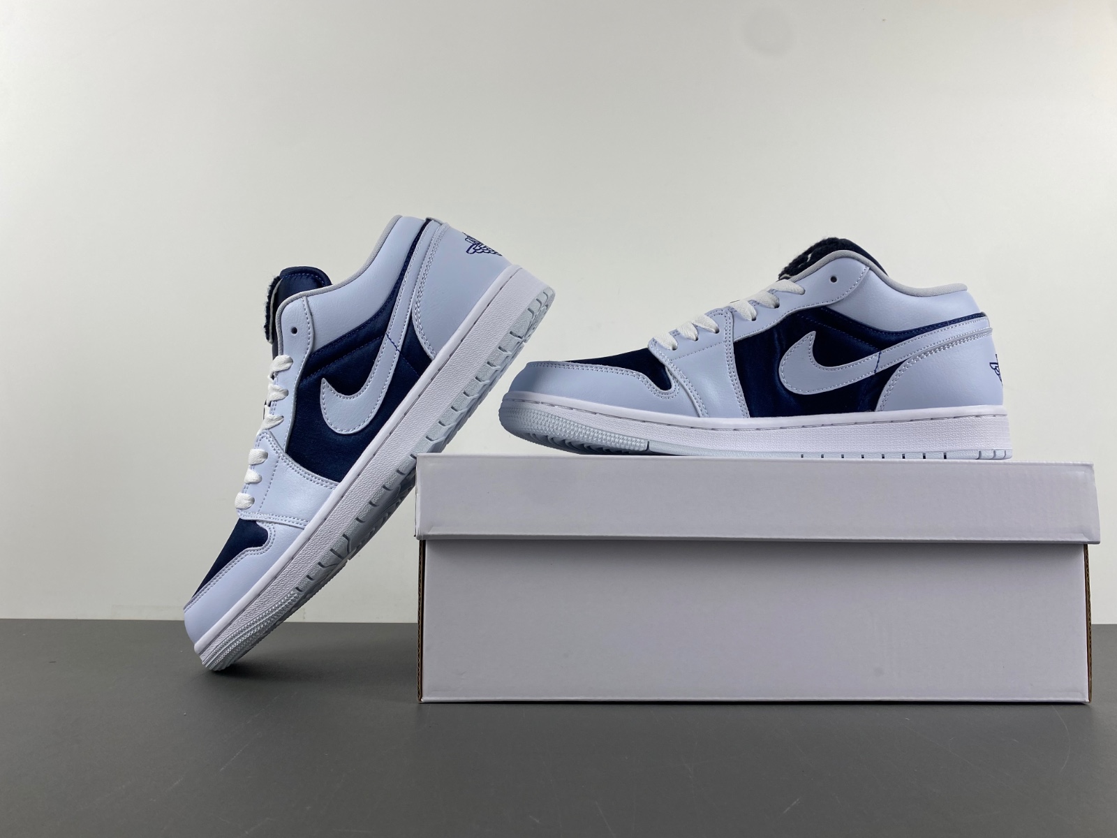 Air Jordan 1 Low SE Football Grey White Gym Red Midnight Navy FZ8778-044