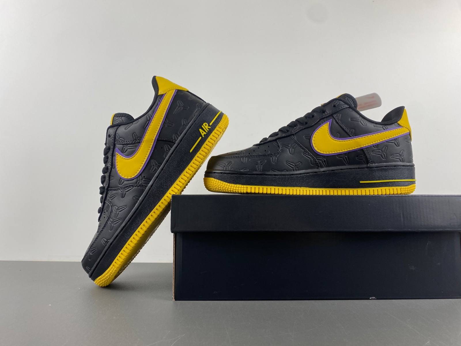 Kobe Bryant x Nike Air Force 1 Low  HV5122-001