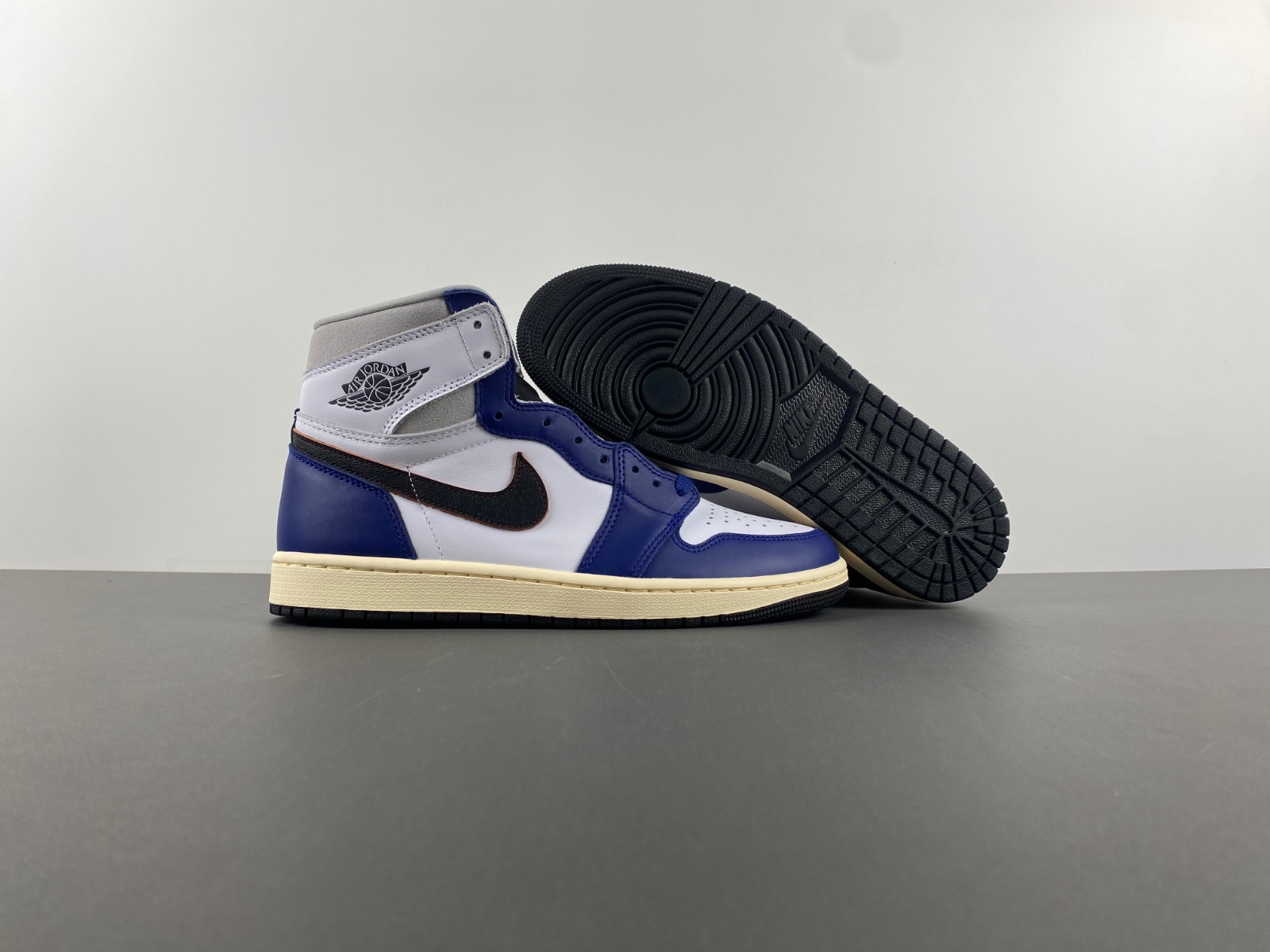 Air Jordan 1 High OG  DZ5485-100