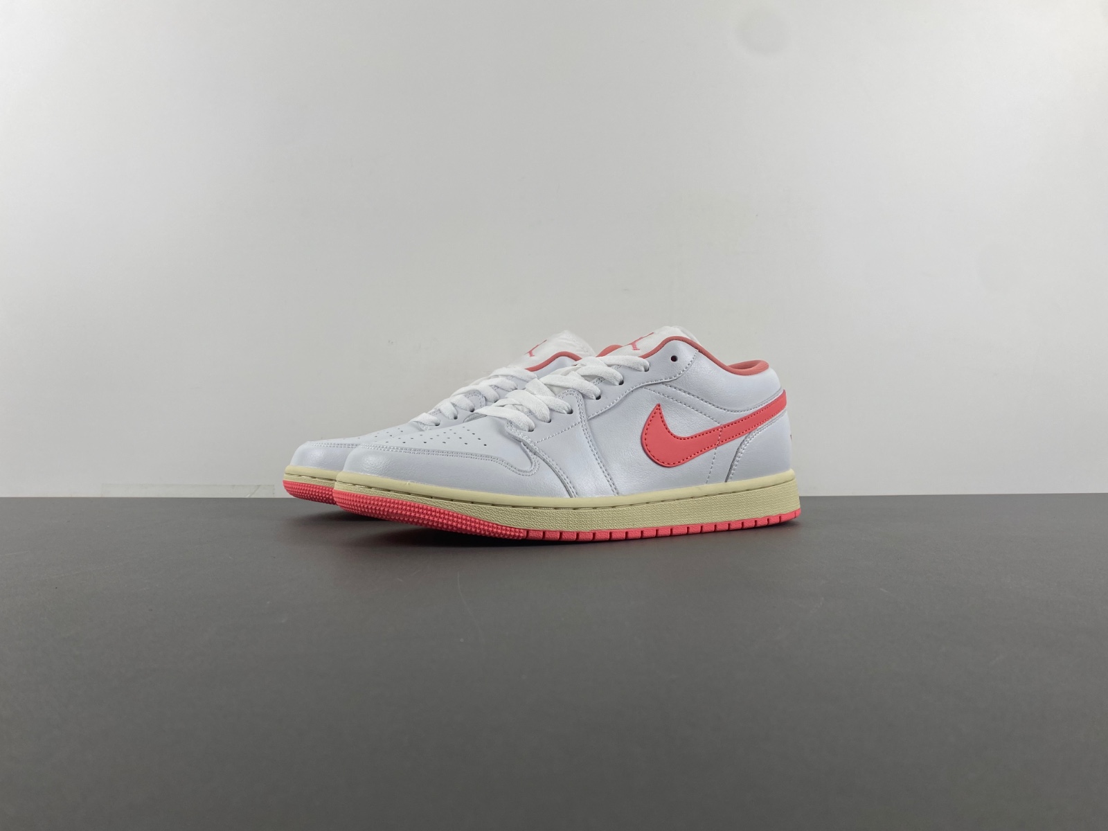 Air Jordan 1 Low DC0774-109