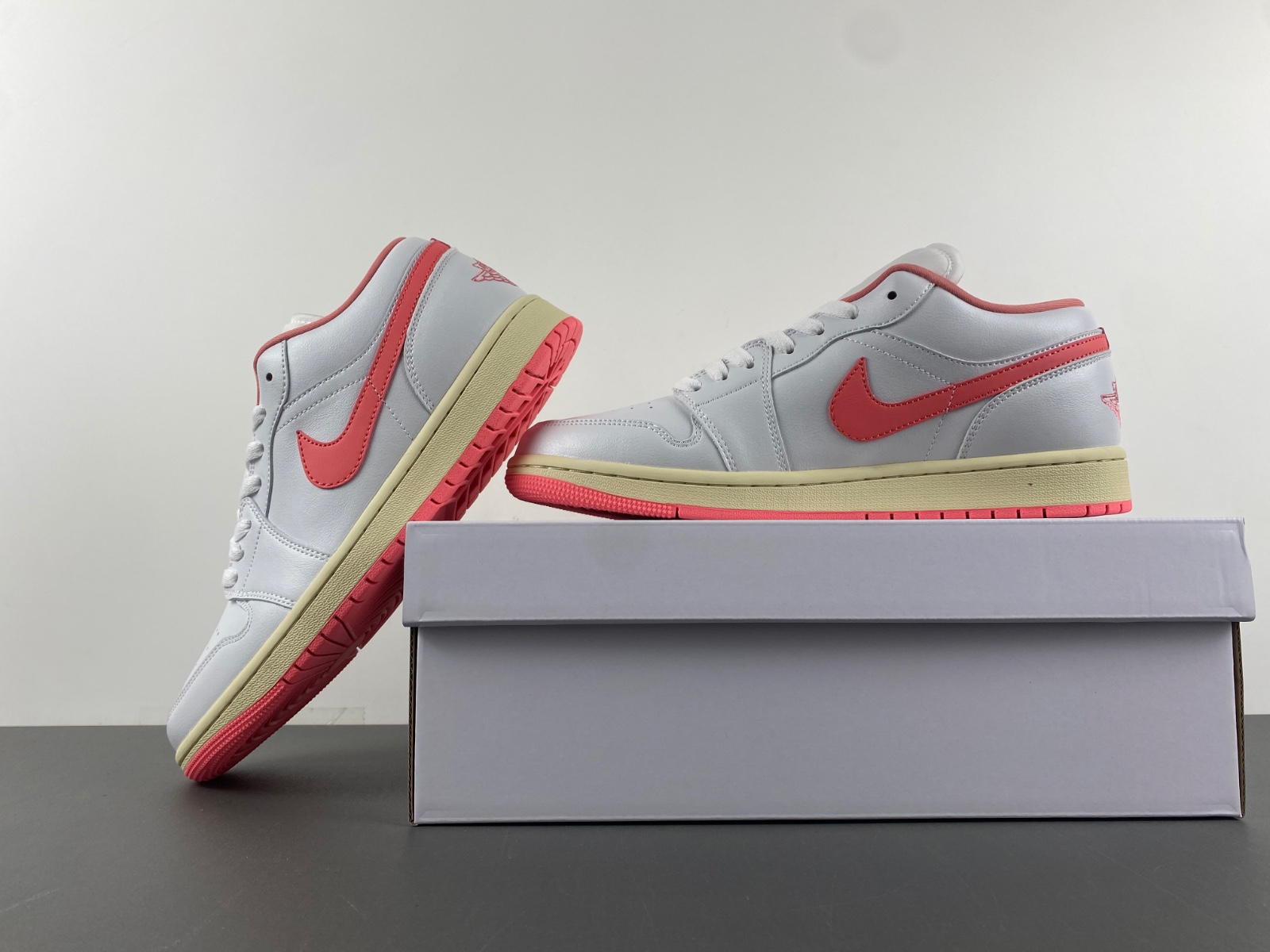 Air Jordan 1 Low DC0774-109