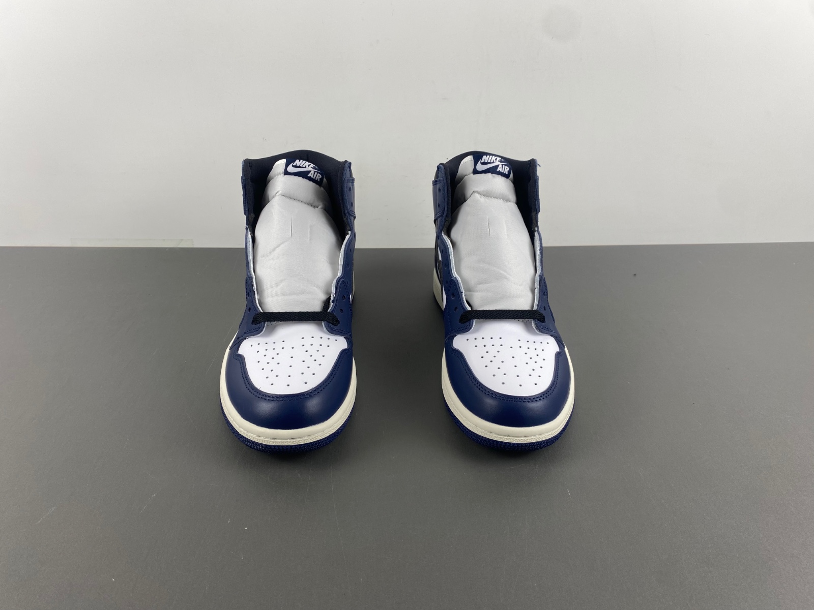 Jordan 1 Retro High OG Midnight Navy DZ5485-401