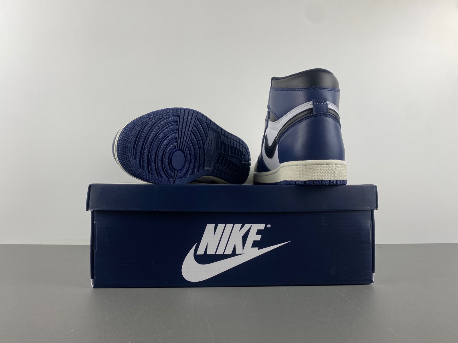 Jordan 1 Retro High OG Midnight Navy DZ5485-401