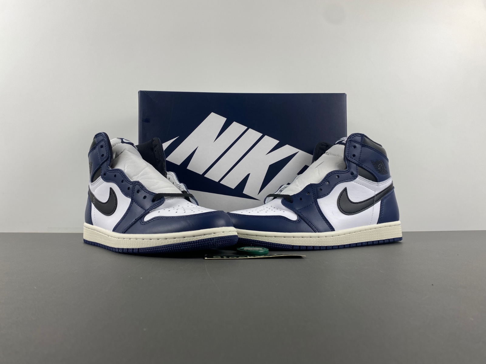 Jordan 1 Retro High OG Midnight Navy DZ5485-401