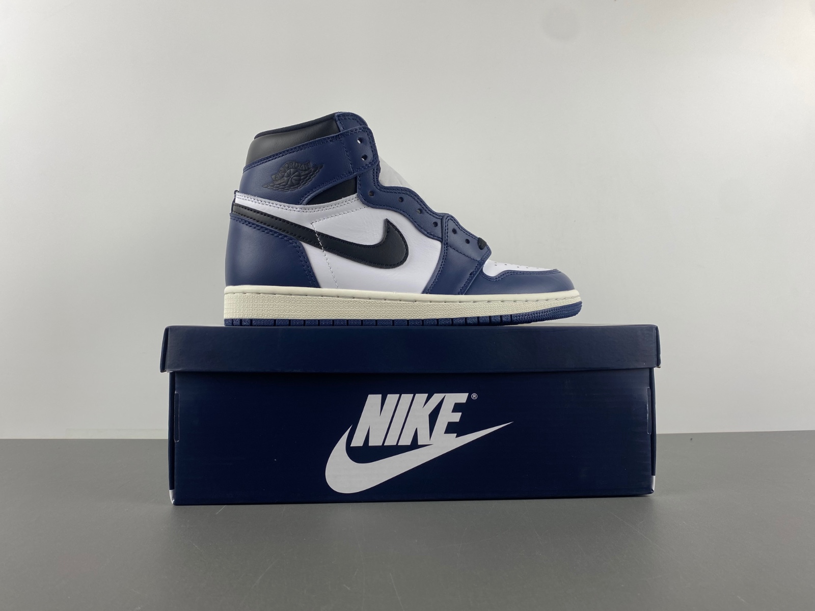 Jordan 1 Retro High OG Midnight Navy DZ5485-401