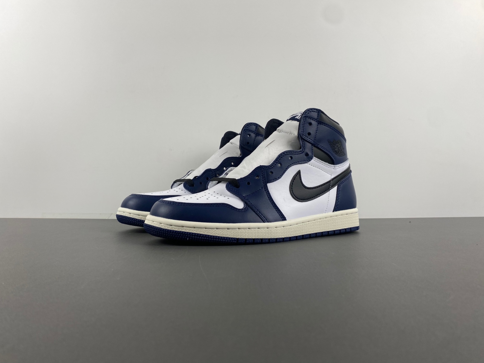 Jordan 1 Retro High OG Midnight Navy DZ5485-401