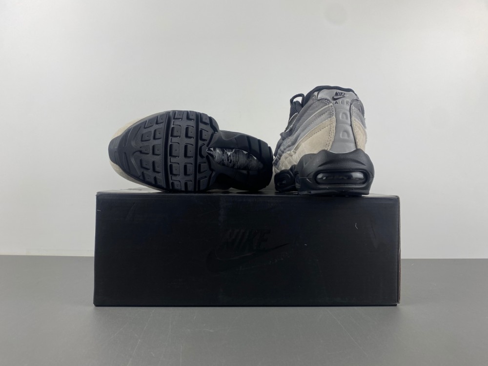 Comme des Garçons x Air Max 95 
