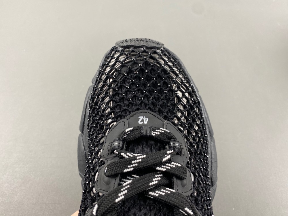 Balenciaga  Phantom Sneaker 788819 W3XFN 0120