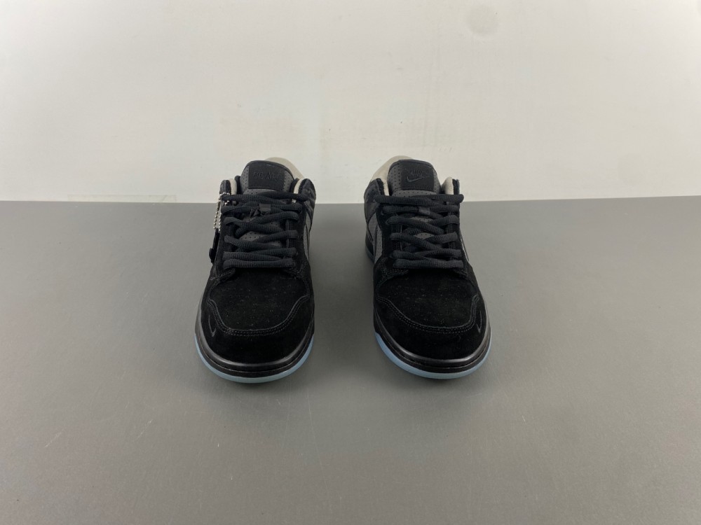 Division Street x Nike Dunk Low Lux “Oregon Black”  HV1470-001