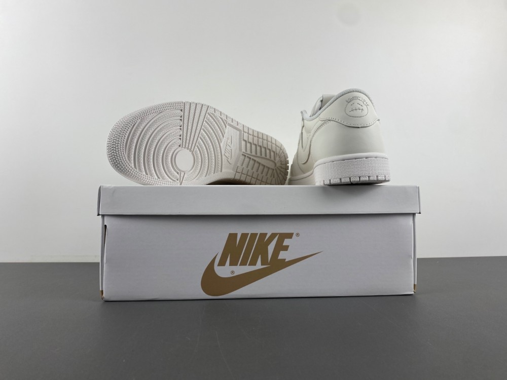 Travis Scott x Air Jordan 1 Low   OG1228-111