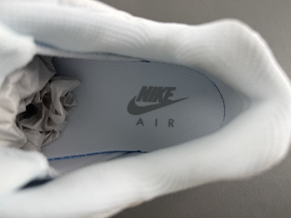 Nike Air Max 95 Essential  CT1268-100