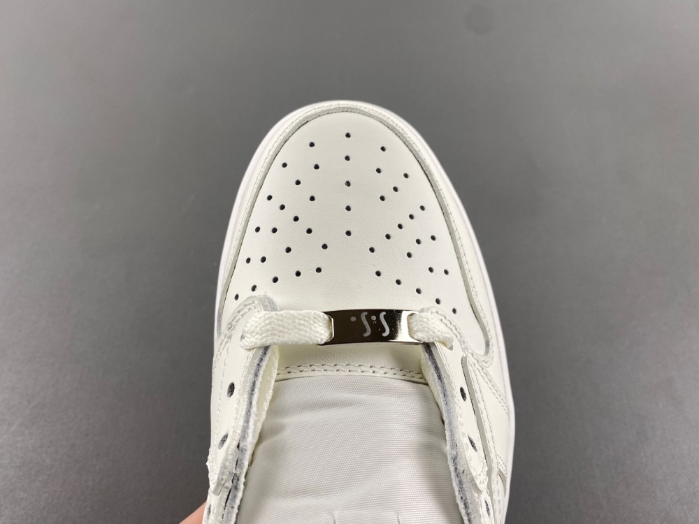 Travis Scott x Air Jordan 1 Low   OG1228-111