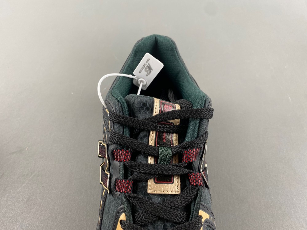 New Balance 1906R 