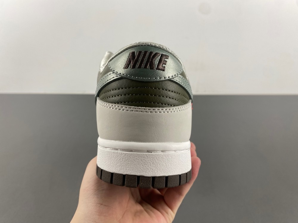 Nike Dunk Low “Year of the Snake”  HV5980-231