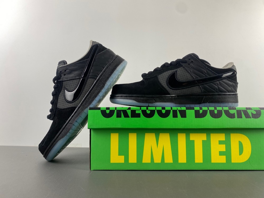 Division Street x Nike Dunk Low Lux “Oregon Black”  HV1470-001