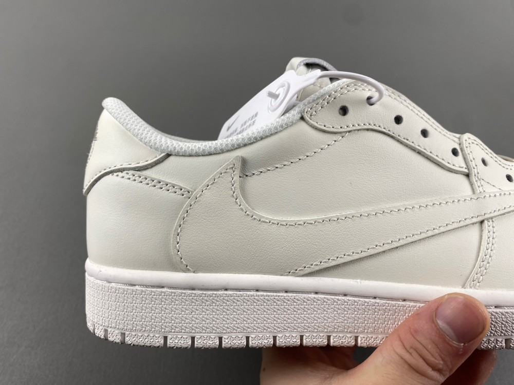 Travis Scott x Air Jordan 1 Low   OG1228-111