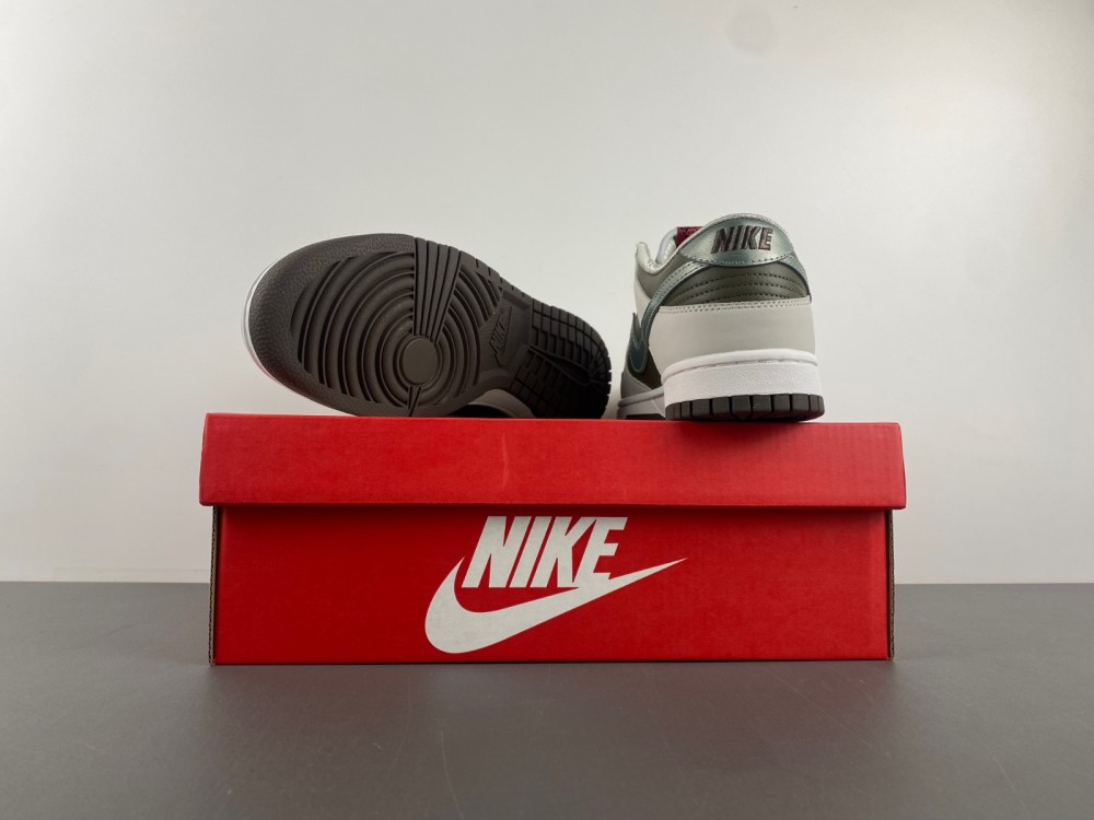 Nike Dunk Low “Year of the Snake”  HV5980-231