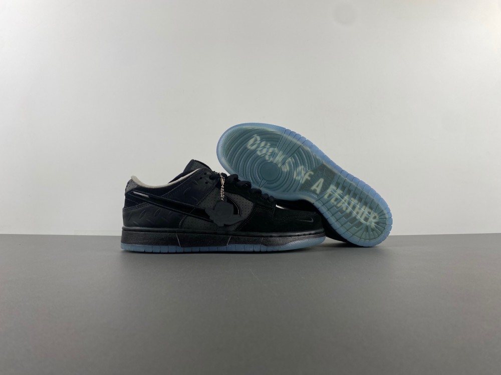 Division Street x Nike Dunk Low Lux “Oregon Black”  HV1470-001