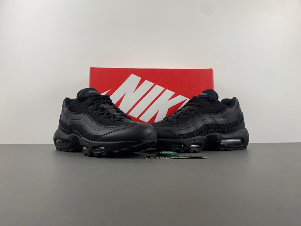 Air Max 95 Essential ''Triple Black''  CL3705-001