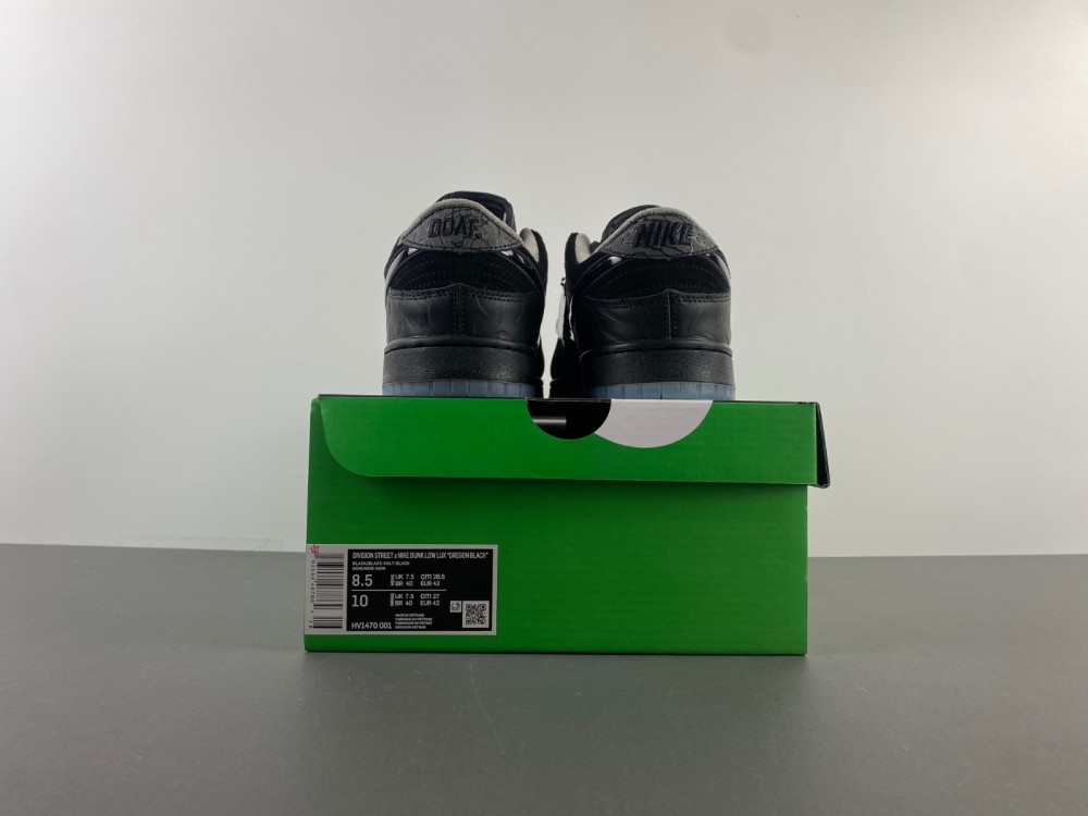 Division Street x Nike Dunk Low Lux “Oregon Black”  HV1470-001