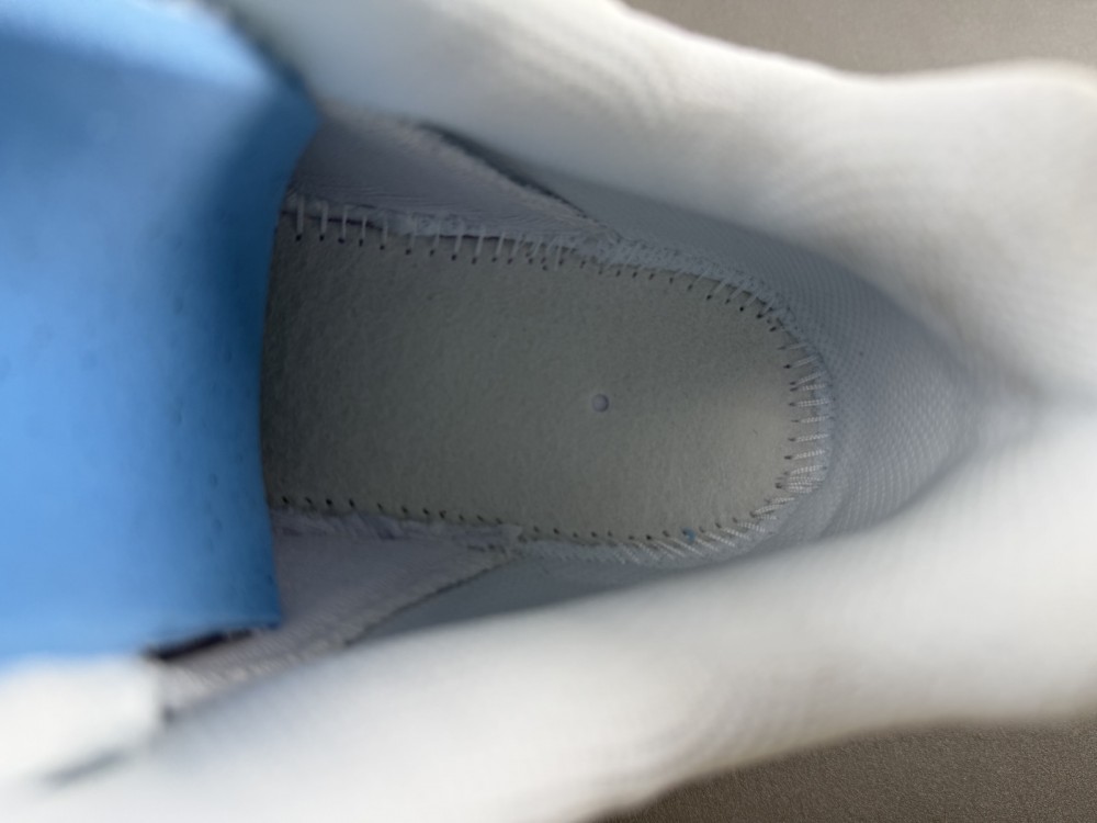 Nike Air Max 95 Essential  CT1268-100