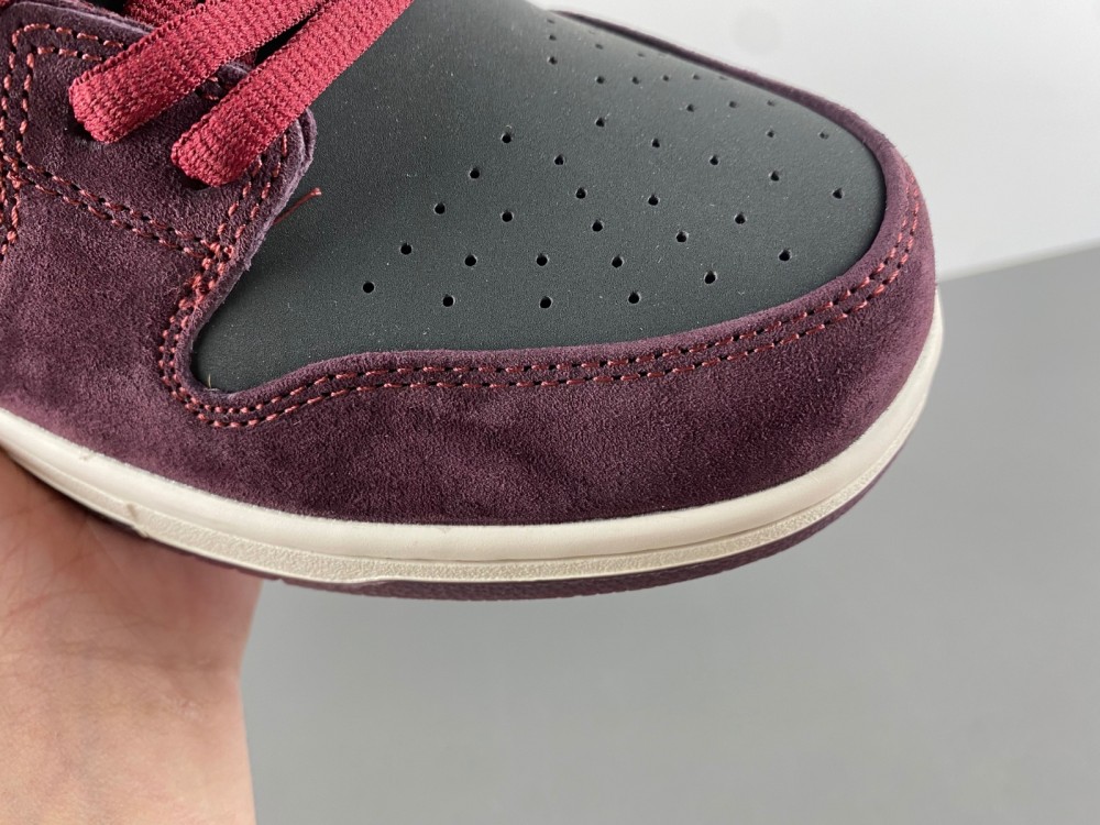 Riot Skateshop x Nike SB Dunk Low 2025